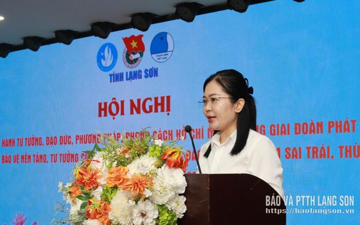 Báo cáo viên truyền đạt chuyên đề học tập và làm theo tư tưởng, đạo đức, phong cách Hồ Chí Minh