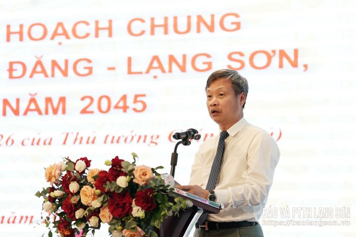 Đại diện Bộ Xây dựng công bố Quyết định của Thủ tướng Chính phủ phê duyệt điều chỉnh Quy hoạch chung Khu KTCK Đồng Đăng - Lạng Sơn đến năm 2045