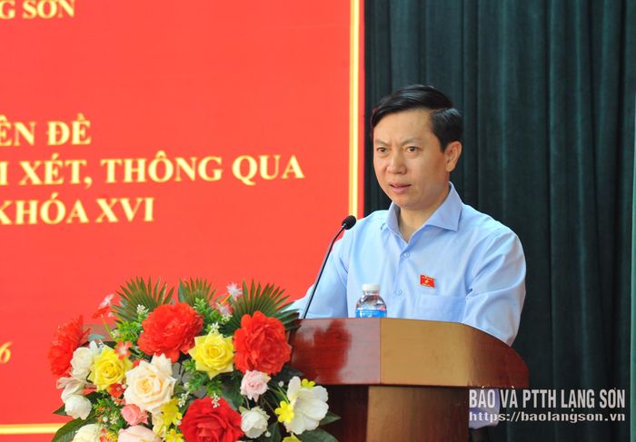 Đồng chí Nguyễn Hoàng Tùng, Ủy viên Ban Thường vụ Tỉnh ủy, Phó Chủ tịch Thường trực Ủy ban MTTQ Việt Nam tỉnh thông tin làm rõ một số vấn đề cử tri quan tâm