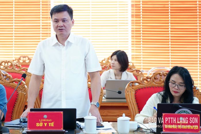 Lãnh đạo Sở Y tế phát biểu tại cuộc họp