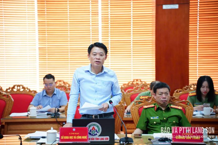 Giám đốc Sở Khoa học và Công nghệ phát biểu tại cuộc họp