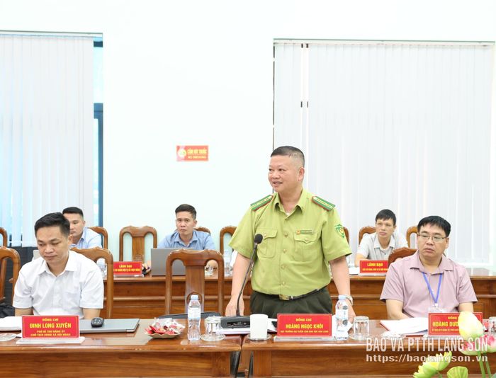 Lãnh đạo Hạt Kiểm lâm khu vực Văn Lãng phát biểu tại buổi kiểm tra