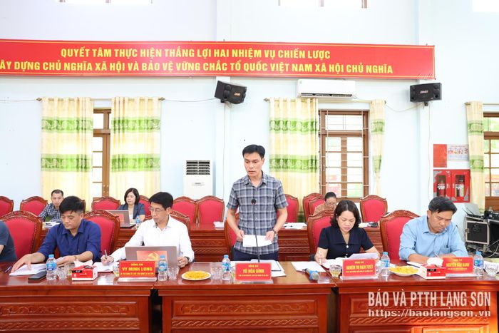Lãnh đạo xã Ba Sơn báo cáo tại buổi kiểm tra