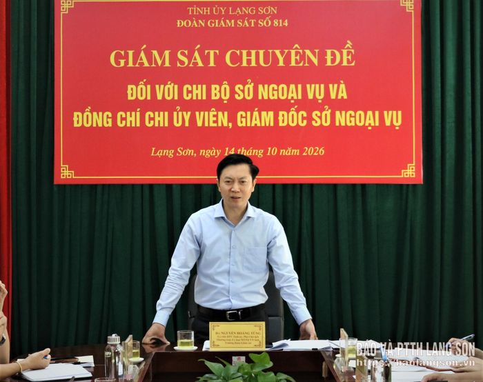 Đồng chí Nguyễn Hoàng Tùng, Ủy viên Ban Thường vụ Tỉnh ủy, Phó Chủ tịch Thường trực Ủy ban MTTQ Việt Nam tỉnh, Trưởng Đoàn giám sát phát biểu tại buổi giám sát