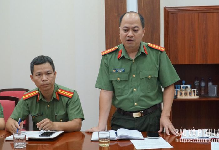 Đại diện Công an tỉnh phát biểu tại buổi đối thoại