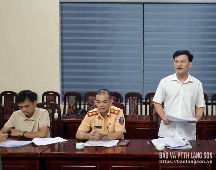 Lãnh đạo Báo và PTTH Lạng Sơn phát biểu tại cuộc họp