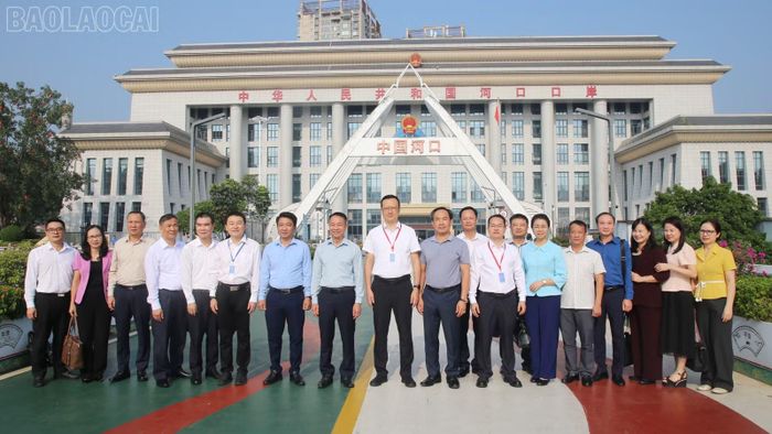 Đoàn đại biểu nhập cảnh sang Trung Quốc và bắt đầu chuyến thăm, làm việc từ ngày 14 - 16/10.