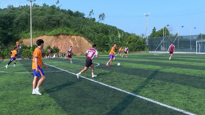Ngay sau lễ khai mạc các trận đấu diễn ra sôi nổi, hào hứng.