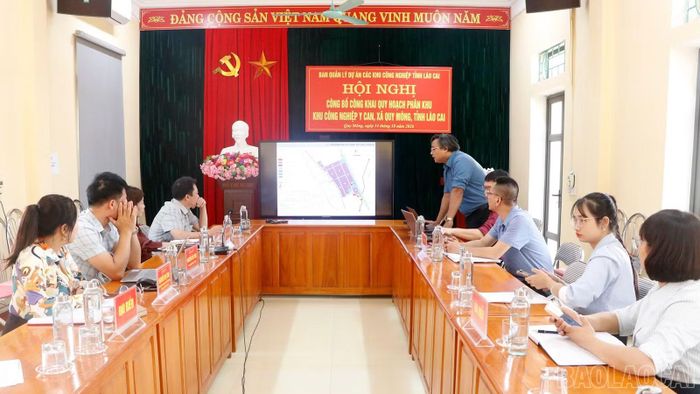 Quang cảnh hội nghị công khai quy hoạch phân khu Khu công nghiệp Y Can.