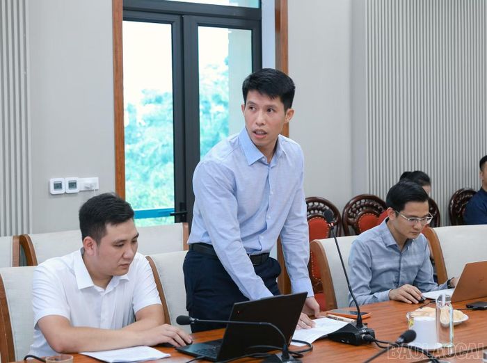 Đại diện doanh nghiệp phát biểu tại buổi làm việc.