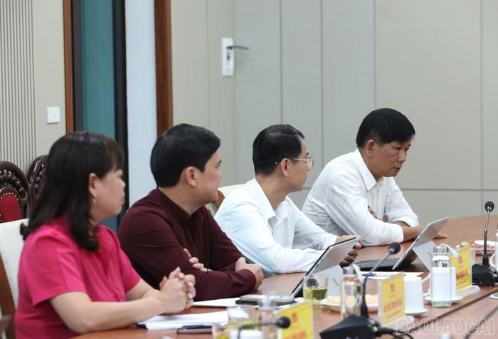  Các đại biểu dự buổi làm việc. 