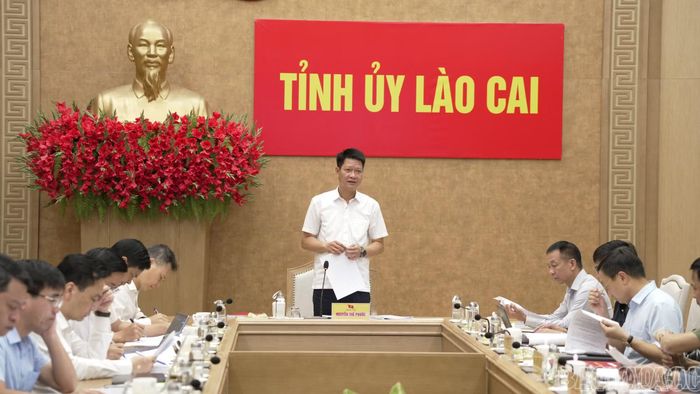 Ngày 17/9, tại phiên họp Ban Chỉ đạo giải phóng mặt bằng các dự án trọng điểm tỉnh Lào Cai, đồng chí Nguyễn Thế Phước - Phó Bí thư Tỉnh ủy, Chủ tịch Ủy ban MTTQ Việt Nam tỉnh, Trưởng Ban Chỉ đạo yêu cầu xác định rõ danh mục dự án trọng điểm cần ưu tiên, xây dựng kế hoạch cụ thể, phân công nhiệm vụ, xác định tiến độ và kết quả thực hiện đối với từng dự án.(Ảnh: Báo và Phát thanh, Truyền hình Lào Cai)