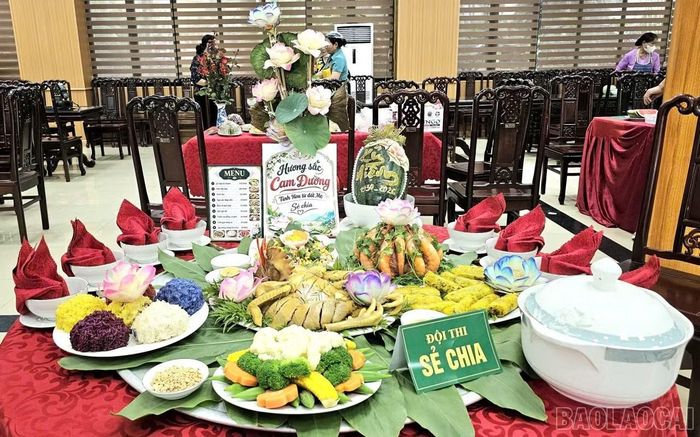 Mâm cơm hấp dẫn của đội đạt giải Nhất.
