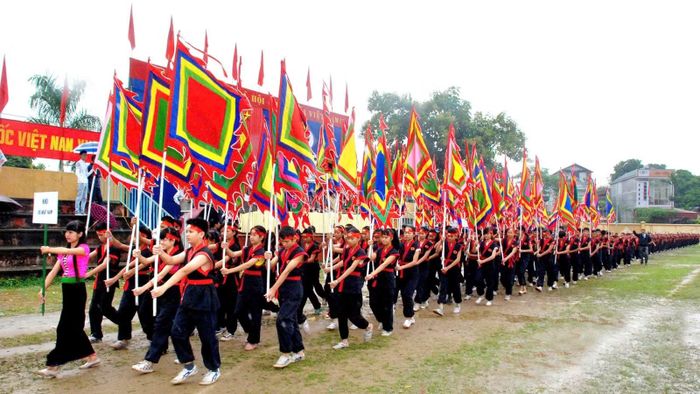 300 võ sinh CLB võ Nhất Nam Mường Lò diễu hành, biểu diễn, thi đấu tại Đại hội TDTT thị xã Nghĩa Lộ năm 2009.