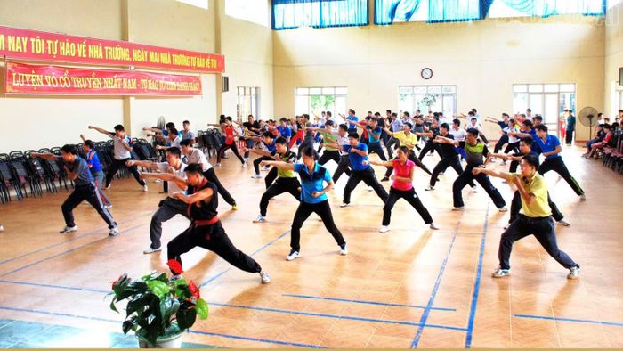 Tập huấn võ Nhất Nam cho giáo viên thể dục khu vực Mường Lò hè 2015 .