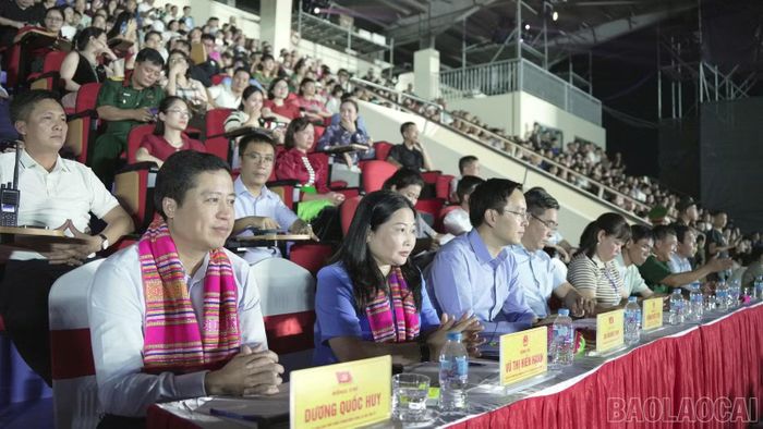  Đồng chí Bí thư Tỉnh ủy Dương Quốc Huy dự tổng duyệt chương trình khai mạc Lễ hội Văn hóa, Du lịch Mường Lò năm 2026.. 