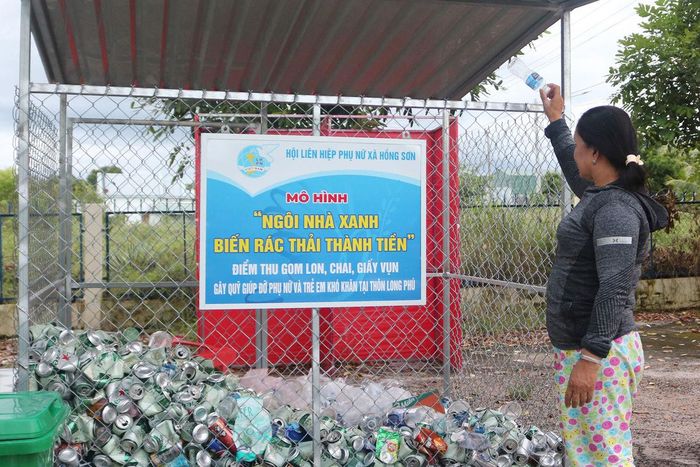 Mô hình ngôi nhà xanh biến rác thành tiền