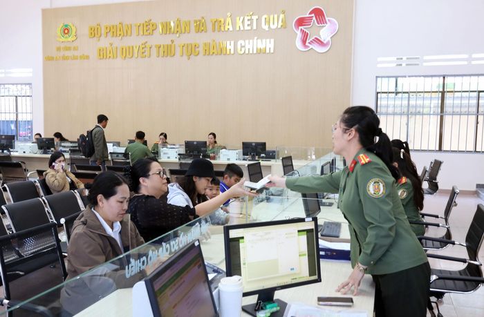 Công an tỉnh Lâm Đồng xây dựng hình ảnh đẹp về người chiến sĩ công an nhân dân qua từng cử chỉ khi tiếp xúc với Nhân dân