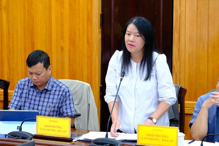 Bà Trần Thị Vũ Loan, Chủ tịch UBND phường Xuân Hương - Đà Lạt phát biểu tại buổi làm việc