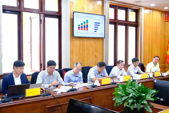 Đại diện lãnh đạo các sở, ngành, đơn vị tham dự buổi làm việc