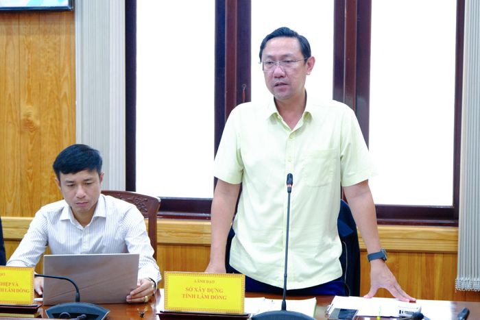Ông Bùi Trường Sơn, Phó Giám đốc Sở Xây dựng phát biểu tại buổi làm việc