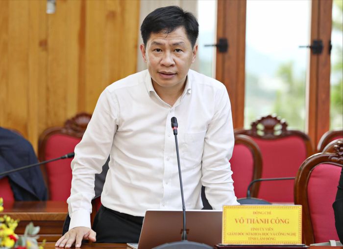 Tỉnh ủy viên, Giám đốc Sở KH&CN Võ Thành Công báo cáo tình hình hoạt động của đơn vị 9 tháng năm 2026 và nhiệm vụ 3 tháng cuối năm