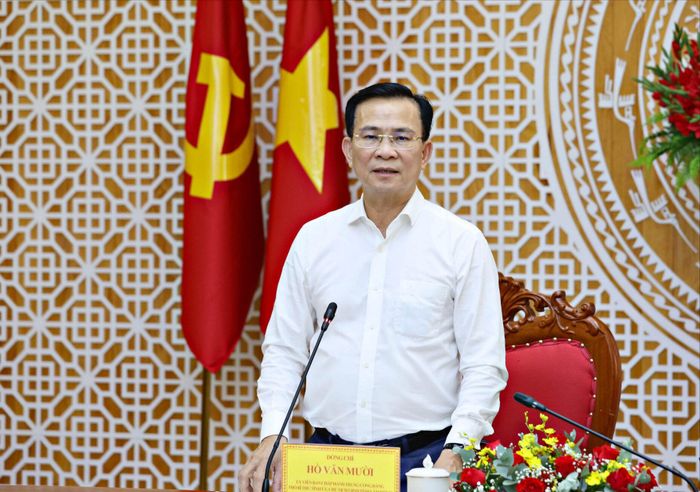 Ủy viên Ban Chấp hành Trung ương Đảng, Phó Bí thư Tỉnh ủy, Chủ tịch UBND tỉnh Hồ Văn Mười yêu cầu Sở KH&CN linh hoạt, chủ động trong thực hiện nhiệm vụ, nhất là lĩnh vực công nghệ, chuyển đổi số