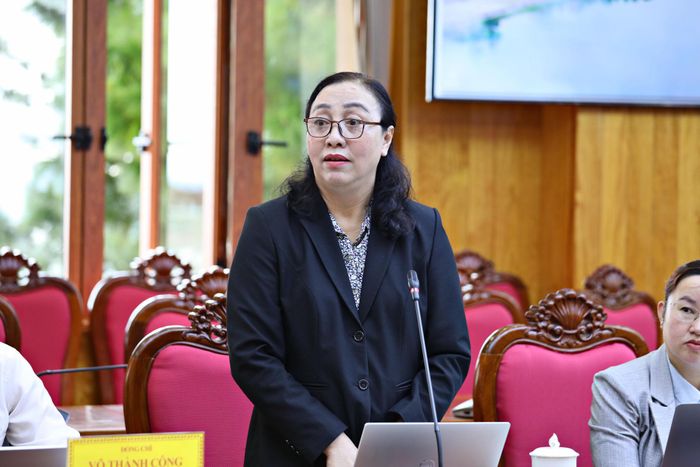 Bà Mai Thanh Nga, Phó Giám đốc Sở KH&CN báo cáo tại buổi làm việc