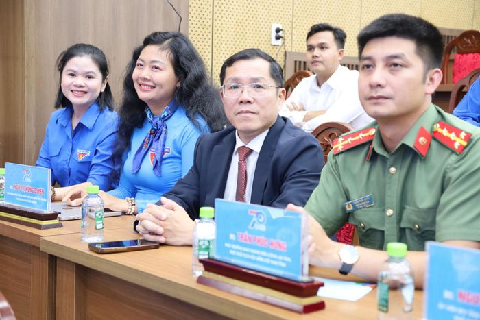 Các đại biểu tham dự chương trình