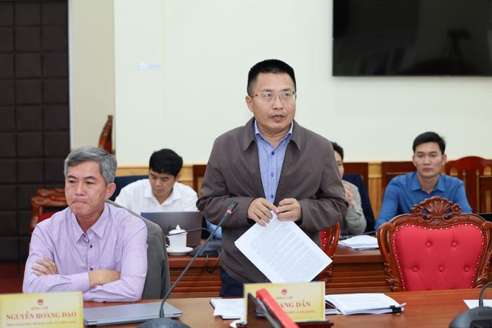 Phó Giám đốc Sở Nông nghiệp và Môi trường Lâm Đồng Lê Quang Dần báo cáo tại buổi làm việc