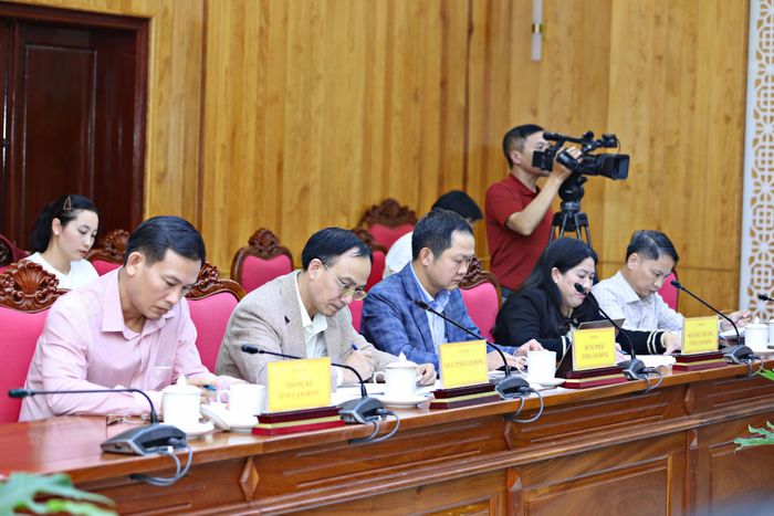Lãnh đạo các sở, ngành tham dự buổi làm việc