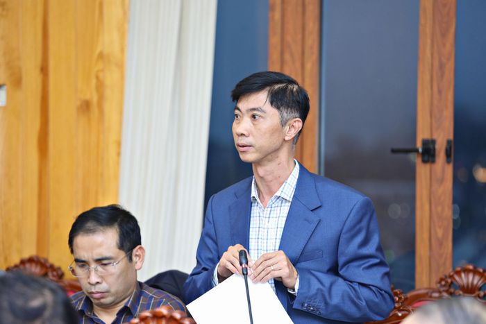 Phó Giám đốc Văn phòng đăng ký đất đai (Sở NN&MT) Tạ Đăng Trung báo cáo tiến độ giải quyết hồ sơ đất đai trễ hạn