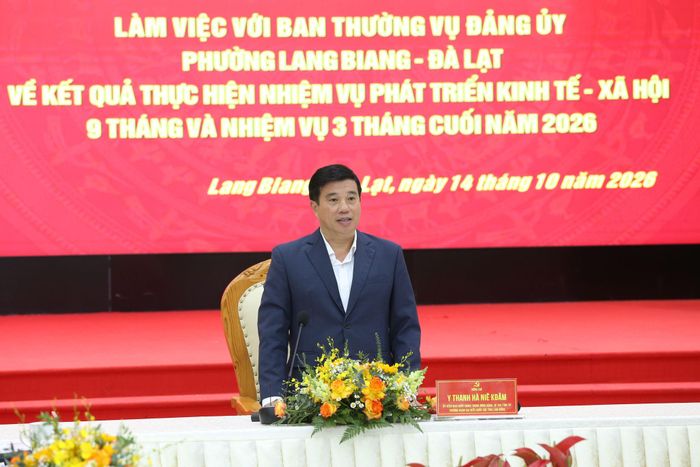 Đồng chí Y Thanh Hà Niê Kđăm, Ủy viên Ban Chấp hành Trung ương Đảng, Bí thư Tỉnh ủy, Trưởng Đoàn ĐBQH tỉnh Lâm Đồng phát biểu kết luận buổi làm việc
