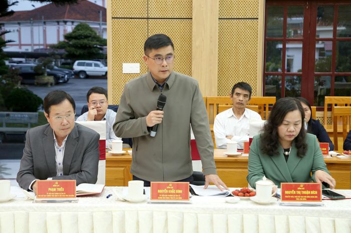 Đồng chí Nguyễn Khắc Bình, Ủy viên Ban Thường vụ Tỉnh ủy, Chánh Văn phòng Tỉnh ủy đề nghị địa phương quan tâm đến vấn đề bảo vệ môi trường