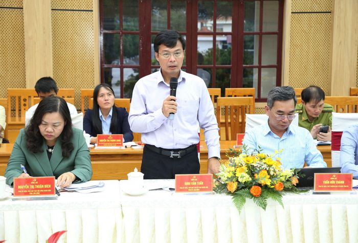 Đồng chí Đinh Văn Tuấn, Tỉnh ủy viên, Phó Chủ tịch UBND tỉnh đề nghị địa phương quan tâm, tổ chức tốt công tác khám sức khỏe toàn dân