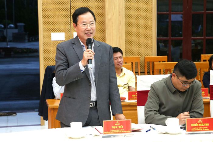 Đồng chí Phạm Triều, Ủy viên Ban Thường vụ Tỉnh ủy, Phó Chủ tịch Thường trực Ủy ban MTTQ Việt Nam tỉnh phát biểu tại buổi làm việc