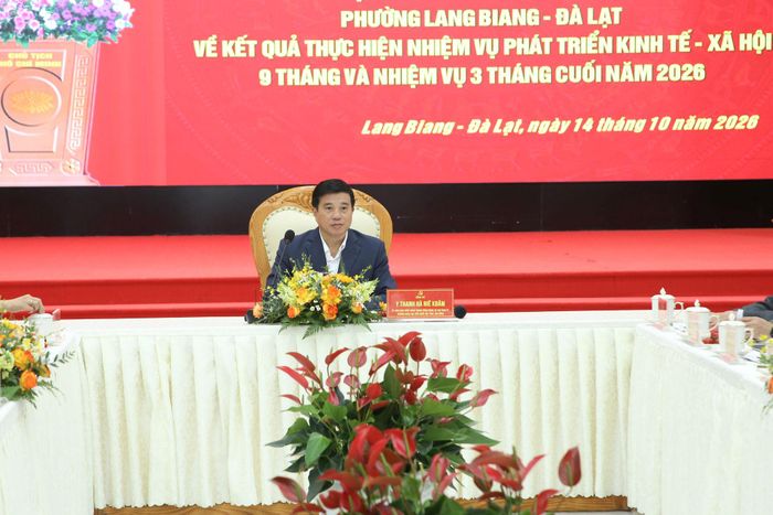 Đồng chí Y Thanh Hà Niê Kđăm, Ủy viên Ban Chấp hành Trung ương Đảng, Bí thư Tỉnh ủy, Trưởng Đoàn ĐBQH tỉnh Lâm Đồng chủ trì buổi làm việc