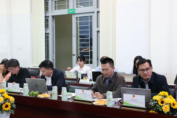 Lãnh đạo các sở, ngành tham dự tại buổi làm việc