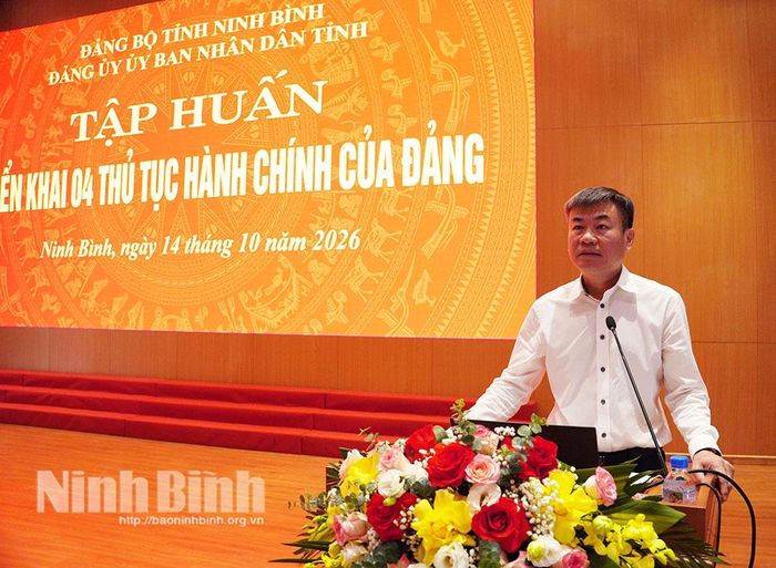 Đại diện Thường trực Đảng ủy UBND tỉnh phát biểu tại hội nghị.