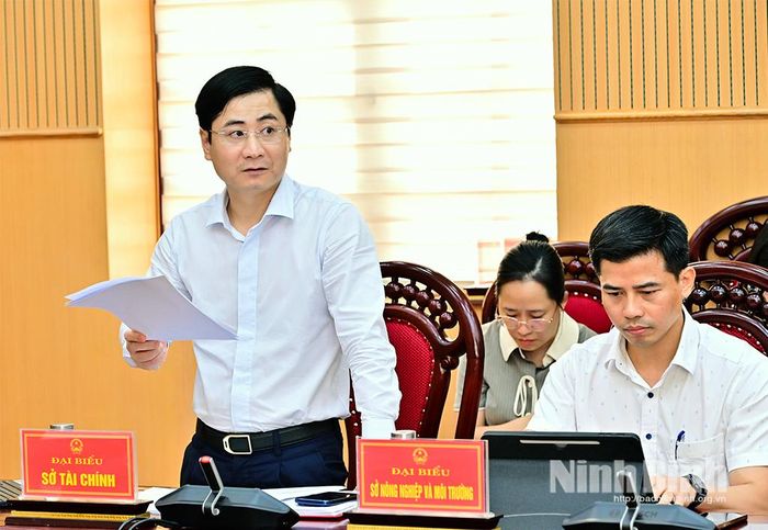 Đại diện lãnh đạo Sở Tài chính phát biểu tại hội nghị.