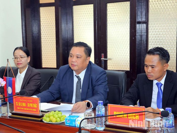 Đồng chí TS. Sụ Lị Nha - Sụ Phi Thắc, Giám đốc sở Tài chính tỉnh U-Đôm-Xay phát biểu tại hội đàm.