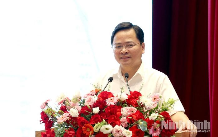 Đồng chí Nguyễn Anh Tuấn, Uỷ viên Trung ương Đảng, Chủ tịch Tổng Liên đoàn Lao động Việt Nam phát biểu tại chương trình.
