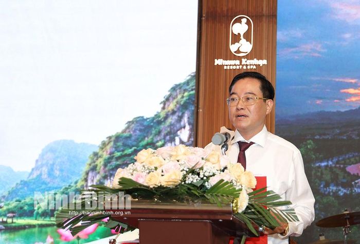 Đồng chí Trần Đức Thuấn, Tỉnh ủy viên, Phó Trưởng ban Thường trực Ban Tổ chức Tỉnh ủy phát biểu ôn lại truyền thống Ngành tổ chức xây dựng Đảng.
