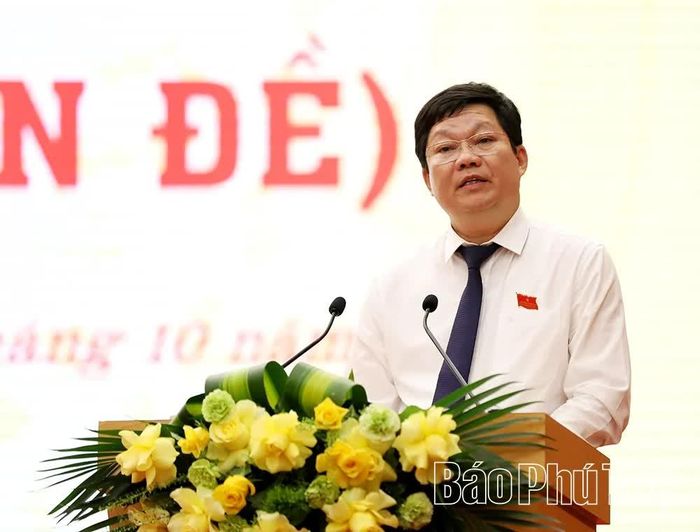 Đại biểu Lê Văn Thạch tham luận tại kỳ họp.