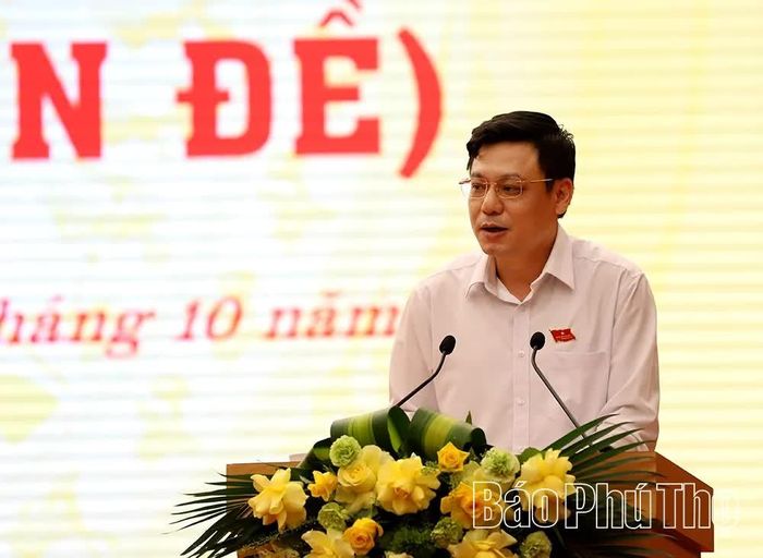 Đại biểu Hoàng Xuân Giao tham luận tại kỳ họp.