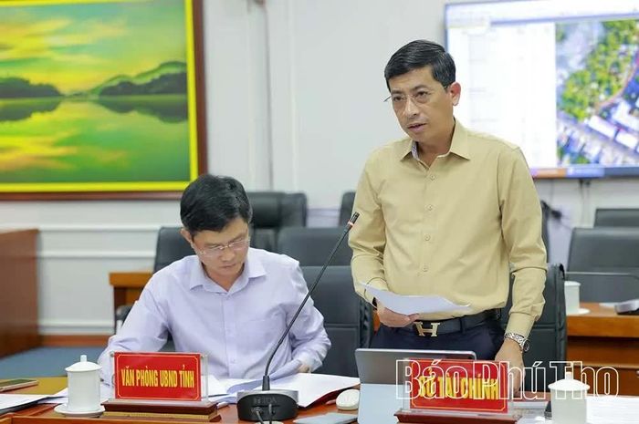Lãnh đạo Sở Tài chính báo cáo kết quả thẩm định hồ sơ chấp thuận chủ trương đầu tư.