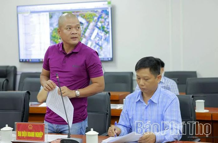 Đại diện nhà đầu tư phát biểu làm rõ một số nội dung tại hội nghị.