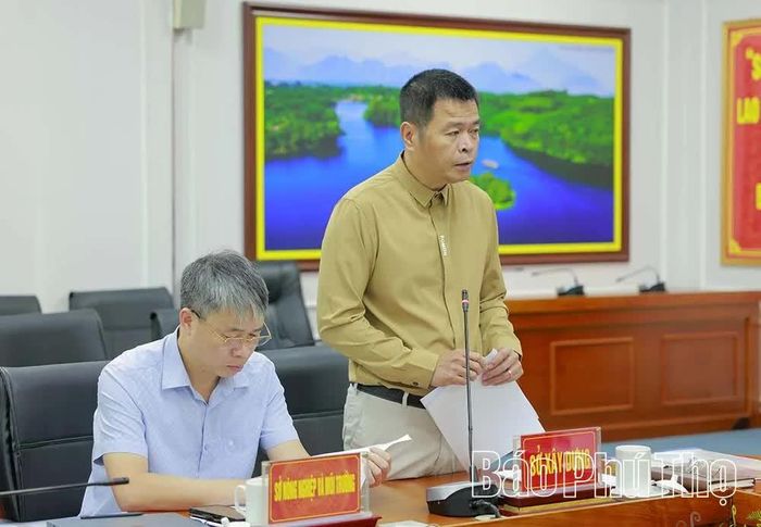 Lãnh đạo Sở Xây dựng báo cáo kết quả thẩm định chấp thuận chủ trương đầu tư, đồng thời giao chủ đầu tư dự án.