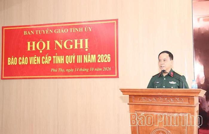 Báo cáo viên Bộ Chỉ huy Quân sự tỉnh thông tin kết quả “Chiến dịch 500 ngày đêm đẩy mạnh thực hiện tìm kiếm, quy tập và xác định danh tính hài cốt liệt sĩ" .
