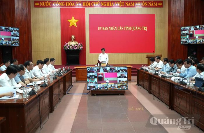 Đồng chí Bùi Hoàng Phương, Chủ tịch UBND tỉnh phát biểu kết luận tại buổi làm việc - Ảnh: T.Đ